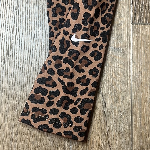 Nike One Dri-Fit Leopard Leggings Medium - Picture 4 of 7